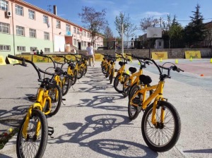 9 sarı bisiklet