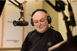 Açık Radyo programcısı Cengiz Işılay bizlerle, radyonun yirmi yılını değerlendiriyor.