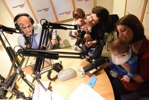 Açık Yeşil Özel’de Ümit Şahin ve Ömer Madra, stüdyoda yeşil bebekleri ağırlıyor. Açık Radyo dinliyicisi ve destekçisi Sevil Turan bebeği Göknar ile yine Açık Radyo dinleyicisi ve destekçisi Ayşe Akdeniz bebeği Nar ile stüdyomuzda.